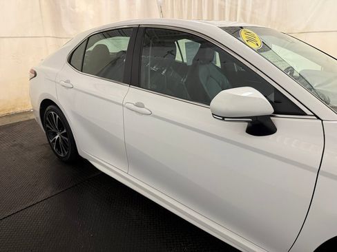 Used 2018 Toyota Camry SE image 13