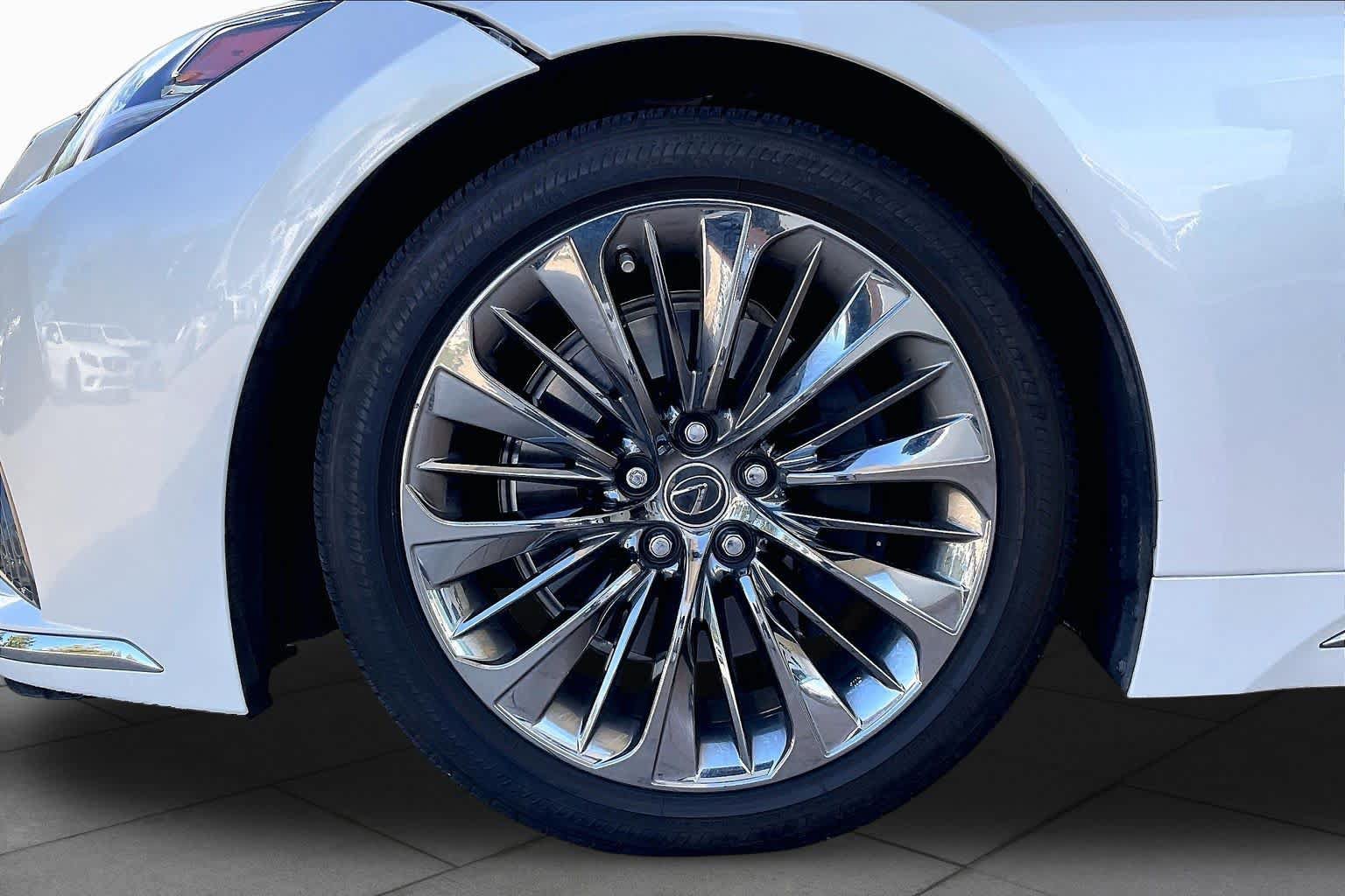 Used 2022 Lexus LS 500 w/ Interior Upgrade Package RWD image 9