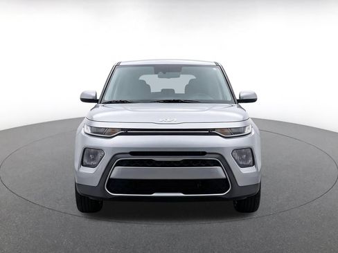 Used 2025 Kia Soul LX w/ LX Technology Package FWD image 2