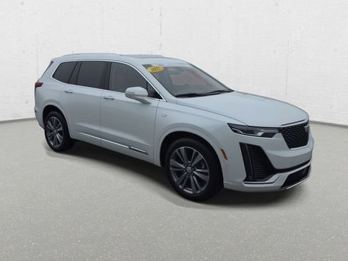 Certified 2025 Cadillac XT6 Premium Luxury w/ Technology Package AWD/4WD image 3
