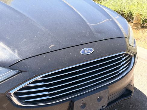 Used 2019 Ford Fusion SE FWD image 4