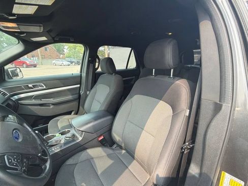 Used 2017 Ford Explorer XLT AWD/4WD image 18