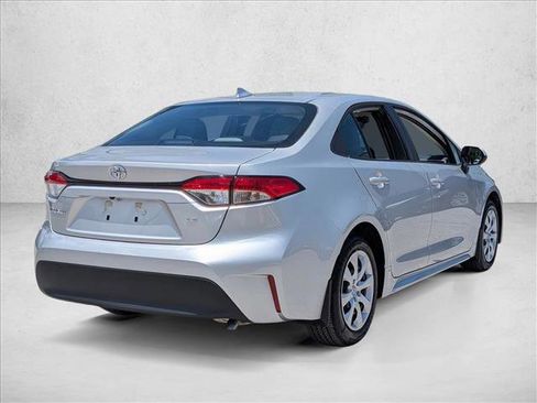 Used 2025 Toyota Corolla LE FWD image 5