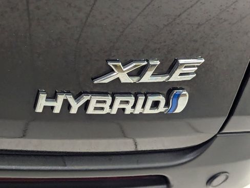 Used 2023 Toyota Sienna XLE image 31