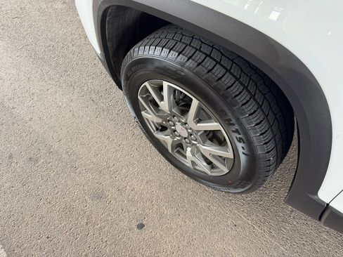 Used 2022 GMC Acadia SLE image 34