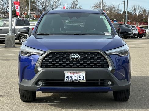 Used 2025 Toyota Corolla Cross XLE image 9