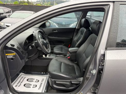 Used 2012 Hyundai Elantra FWD image 8