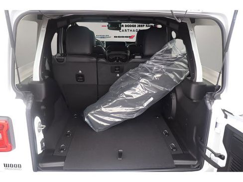 New 2026 Jeep Wrangler Unlimited Sahara AWD/4WD image 11