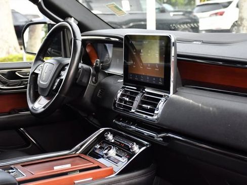 Used 2020 Lincoln Navigator Reserve RWD image 32