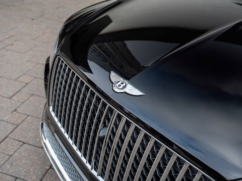 Used 2023 Bentley Bentayga Extended Wheelbase image 10