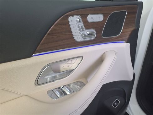 Used 2025 Mercedes-Benz GLE 350 4MATIC image 16