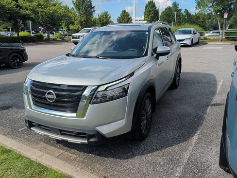 Used 2025 Nissan Pathfinder SL w/ SL Premium Package FWD image 2