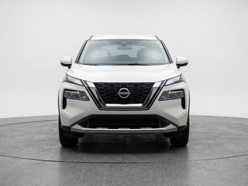 Used 2025 Nissan Rogue SV AWD/4WD image 2