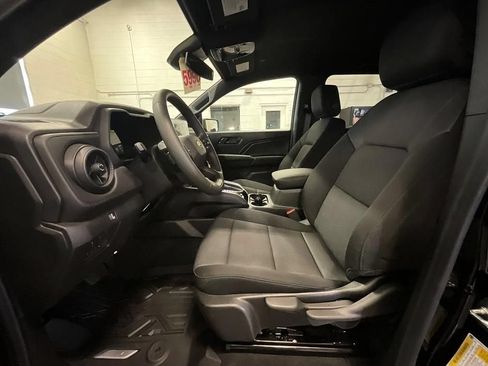 New 2026 Chevrolet Colorado W/T w/ WT Custom Package AWD/4WD image 4