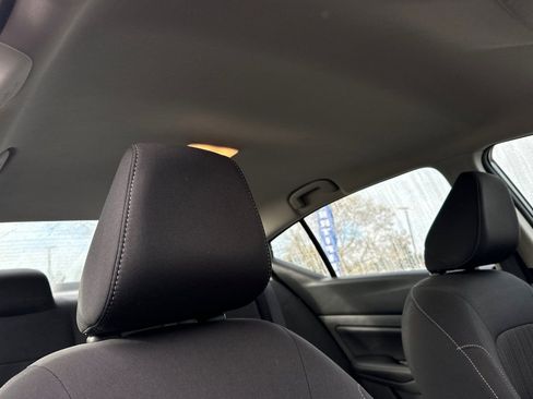 Used 2025 Nissan Altima 2.5 SV FWD image 17