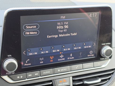 Used 2024 Nissan Altima 2.5 SV FWD image 21