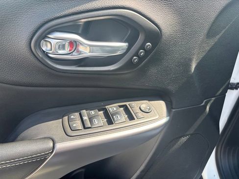 Used 2021 Jeep Cherokee Limited w/ Elite Package AWD/4WD image 30