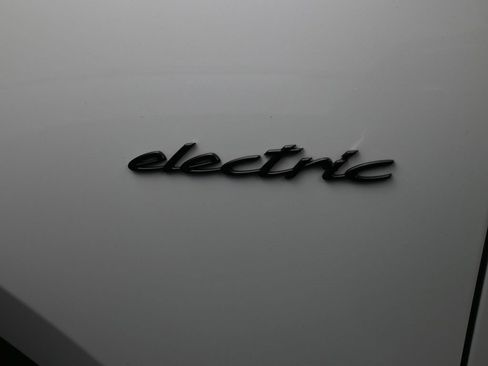 Used 2025 Porsche Macan Electric image 27