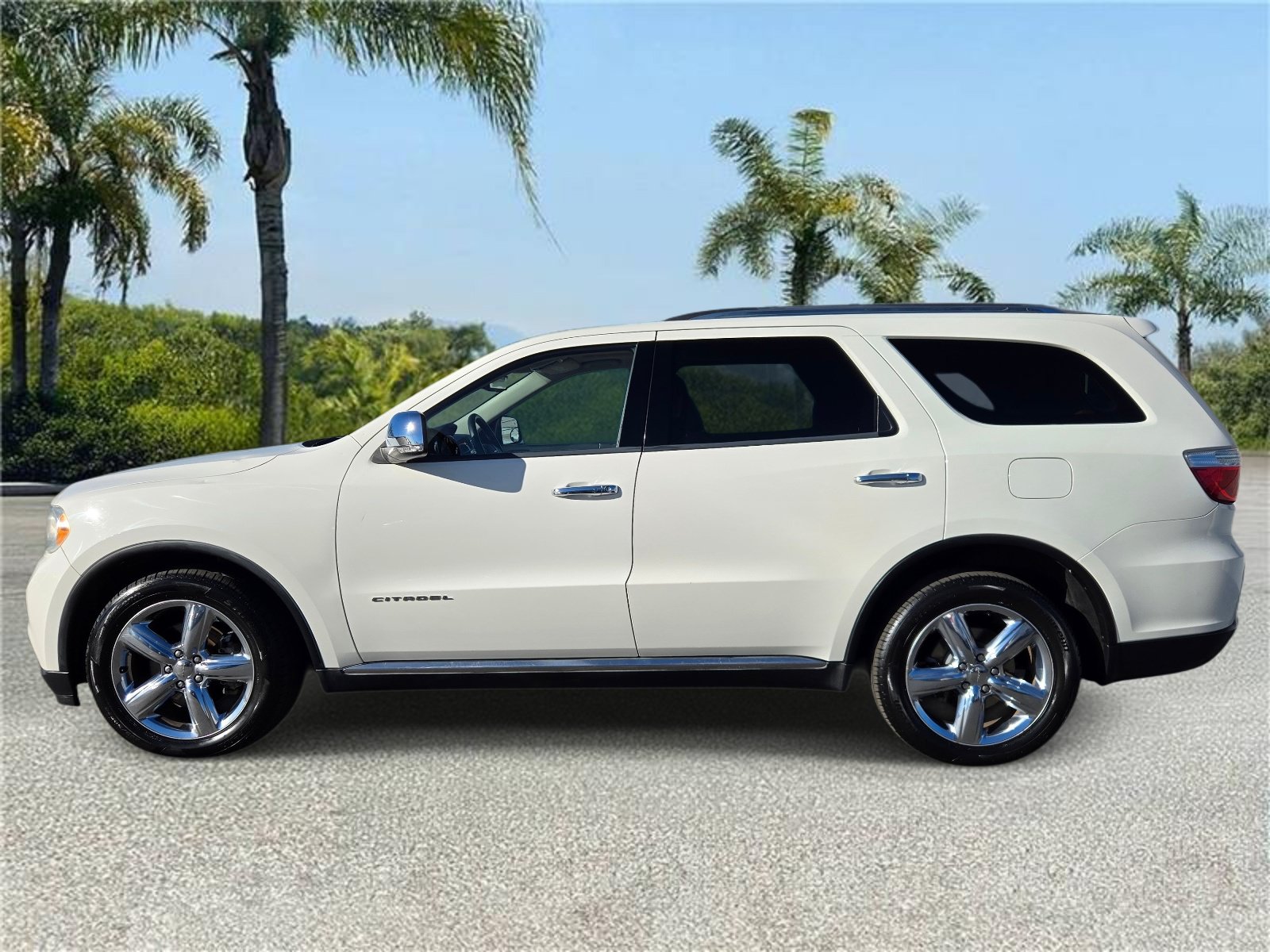 Used 2011 Dodge Durango Citadel w/ Trailer Tow Group IV RWD image 2