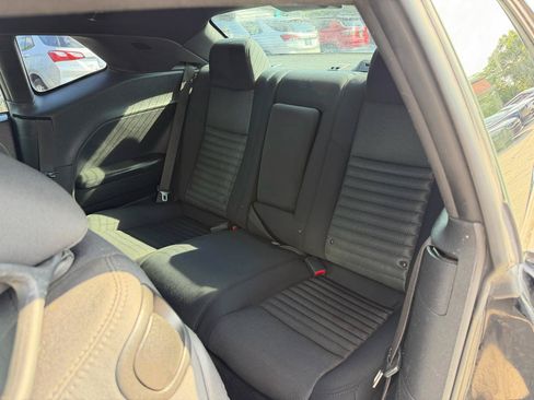 Used 2014 Dodge Challenger SXT RWD image 12