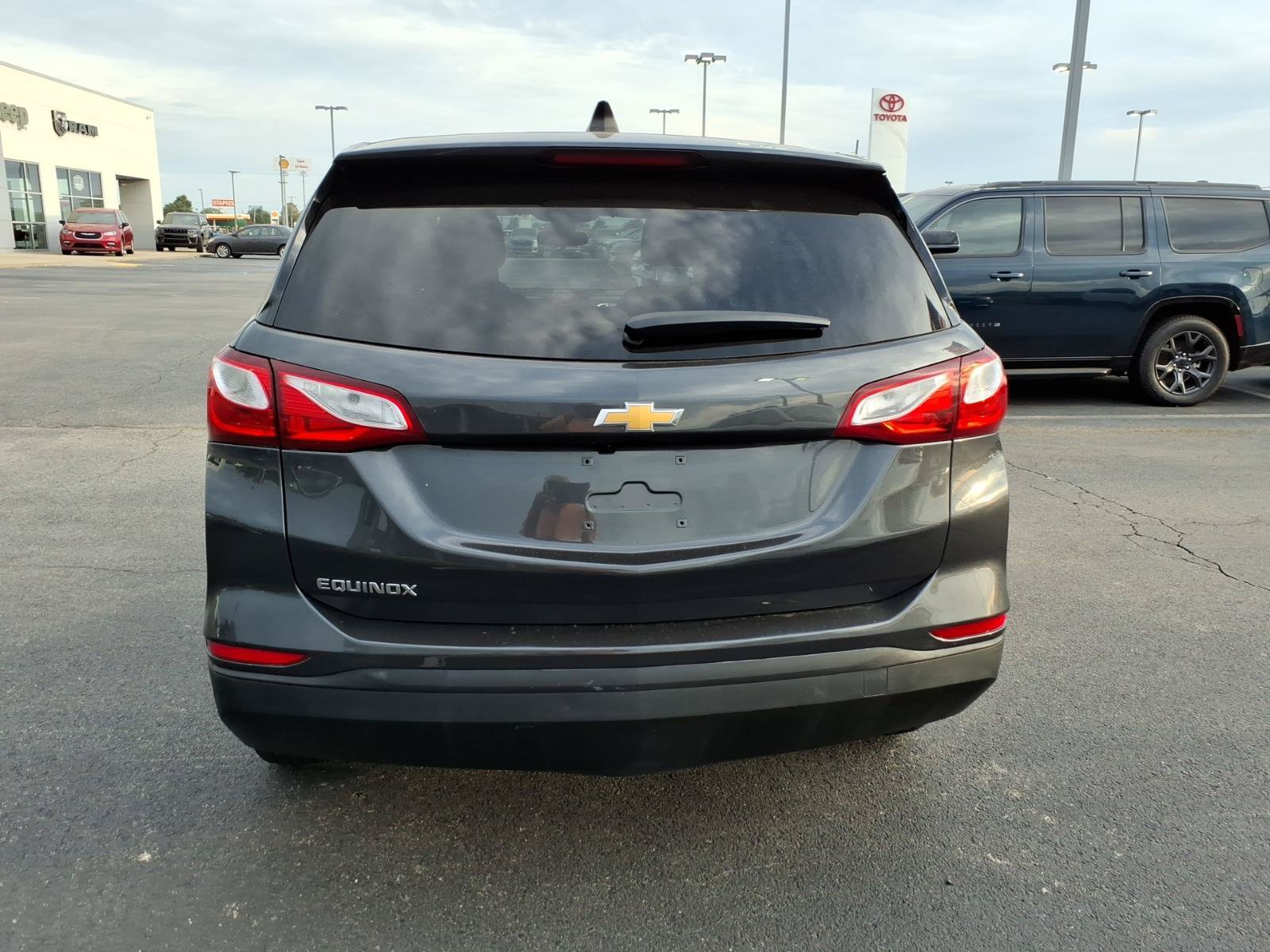 Used 2021 Chevrolet Equinox LS w/ LS Convenience Package FWD image 4