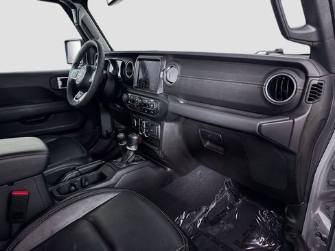 Used 2023 Jeep Wrangler Unlimited Sahara AWD/4WD image 35