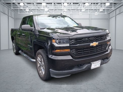 Used 2016 Chevrolet Silverado 1500 Custom w/ Custom Convenience Package AWD/4WD image 3