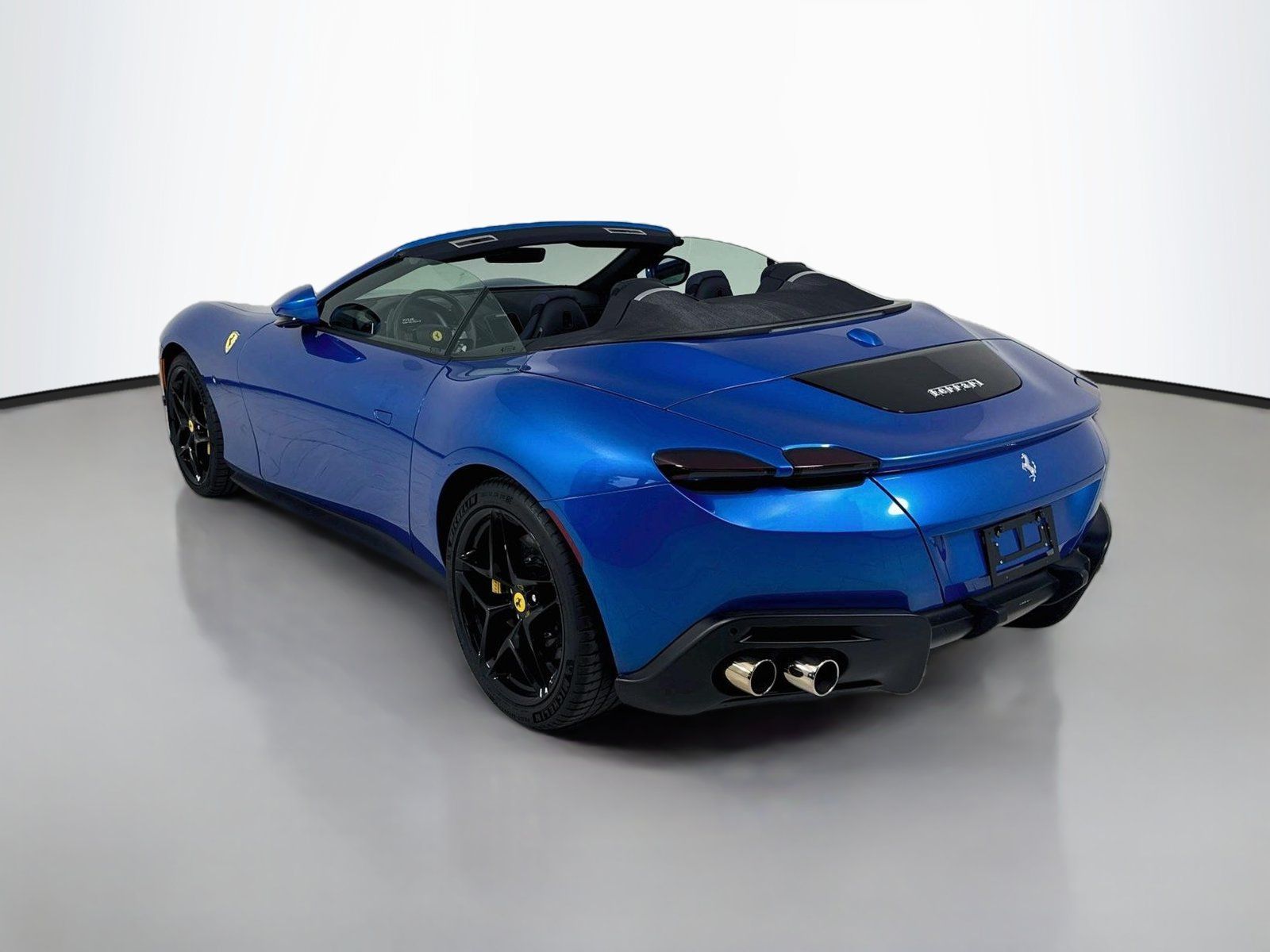 Used 2025 Ferrari Roma Spider RWD image 5