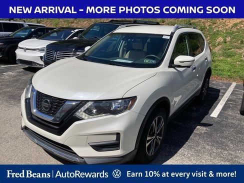 Used 2019 Nissan Rogue SV w/ Premium Package AWD/4WD image 3