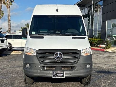 Used 2025 Mercedes-Benz Sprinter 2500 image 6