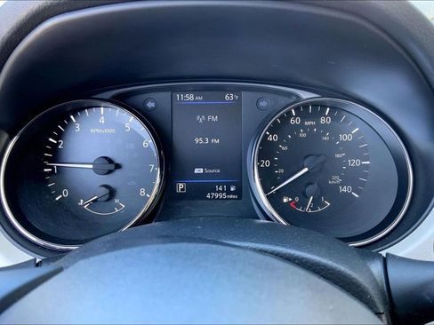 Used 2022 Nissan Rogue Sport SV image 10