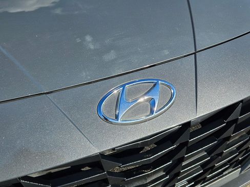 Used 2023 Hyundai Elantra SEL w/ Convenience Package FWD image 10