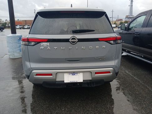 Used 2022 Nissan Pathfinder Platinum w/ Cargo Package image 6