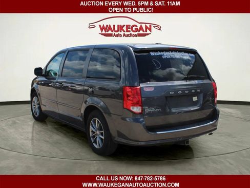 Used 2016 Dodge Grand Caravan SE FWD image 4