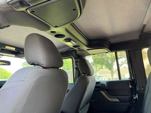 Used 2018 Jeep Wrangler Unlimited Sport w/ Connectivity Group AWD/4WD image 26