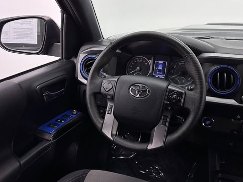Used 2020 Toyota Tacoma TRD Sport RWD image 25