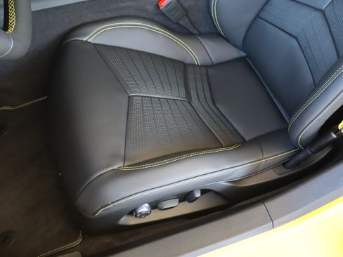 Used 2026 Chevrolet Corvette Stingray Premium Conv w/ Z51 Performance Package RWD image 14