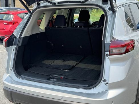 Used 2025 Nissan Rogue SV AWD/4WD image 17