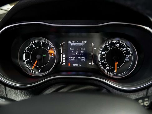 Used 2019 Jeep Cherokee Latitude Plus AWD/4WD image 16