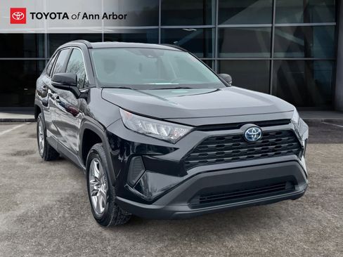 Used 2022 Toyota RAV4 LE image 1