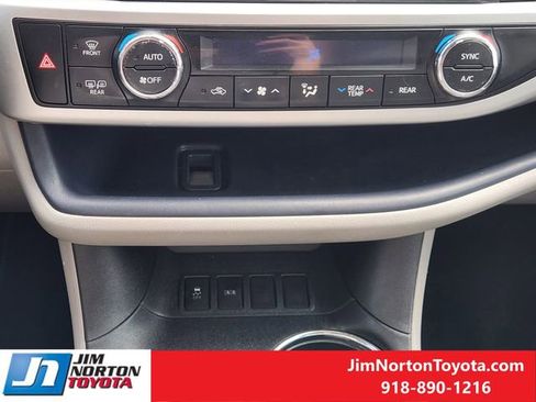 Used 2019 Toyota Highlander XLE image 22
