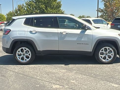 New 2025 Jeep Compass Latitude image 2