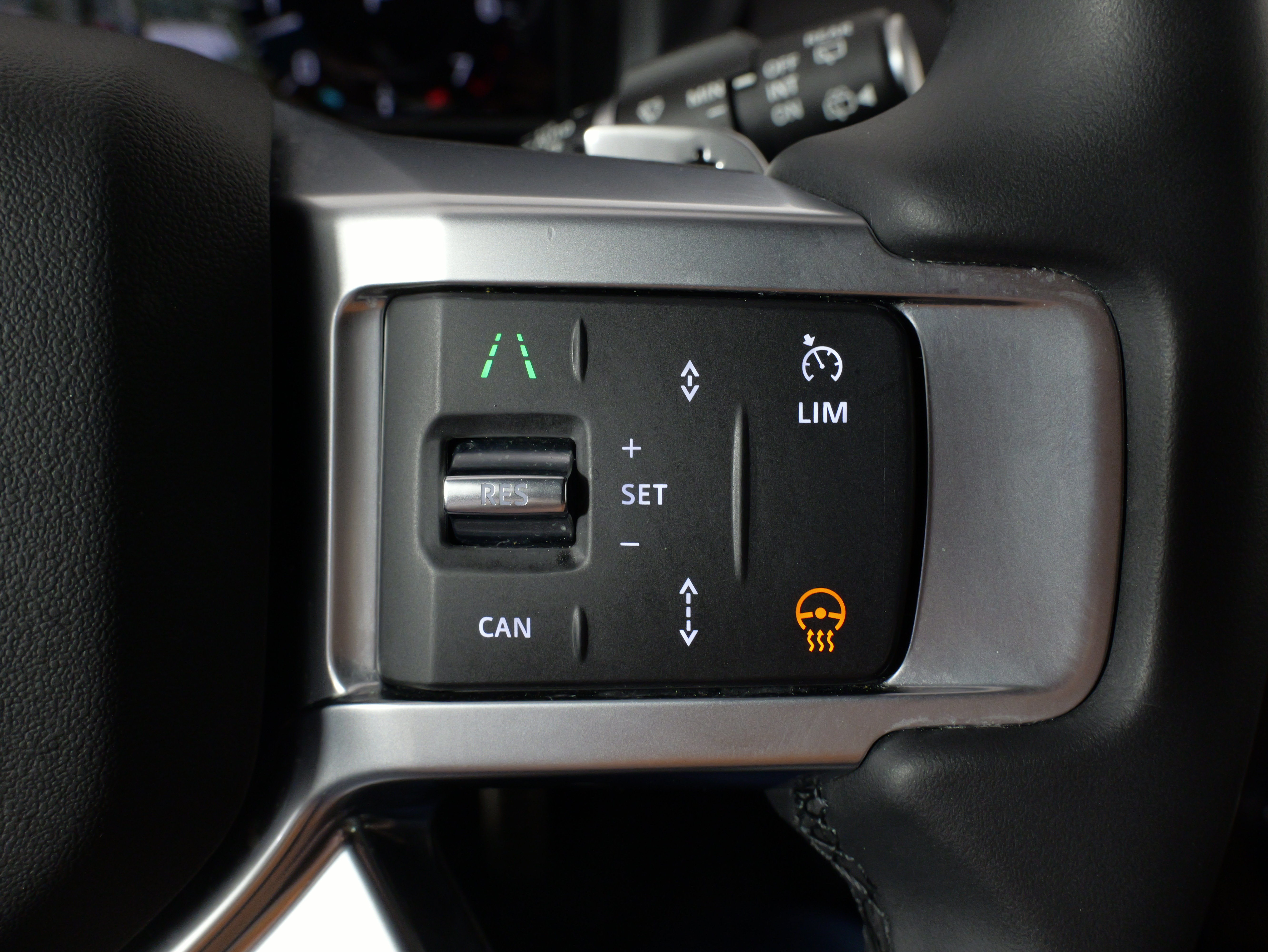 Used 2024 Land Rover Discovery Dynamic SE AWD/4WD image 53