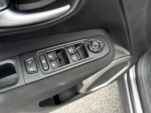 Used 2021 Jeep Renegade Latitude image 15