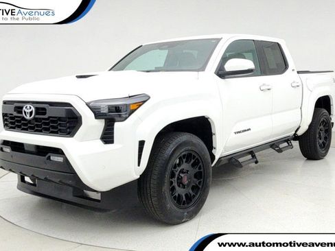 Used 2024 Toyota Tacoma TRD Sport image 1