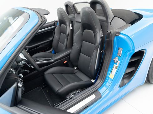 Certified 2024 Porsche 718 Boxster image 5