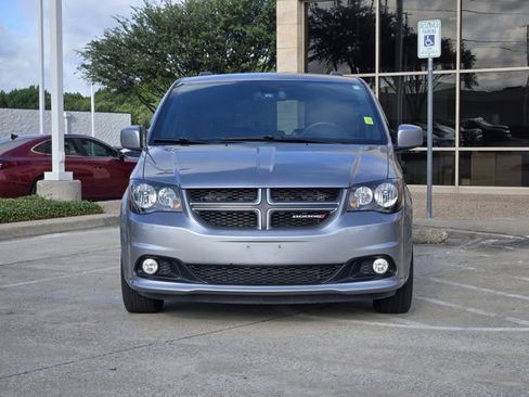 Used 2019 Dodge Grand Caravan GT FWD image 2
