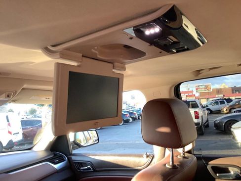 Used 2015 Chevrolet Suburban LTZ image 31