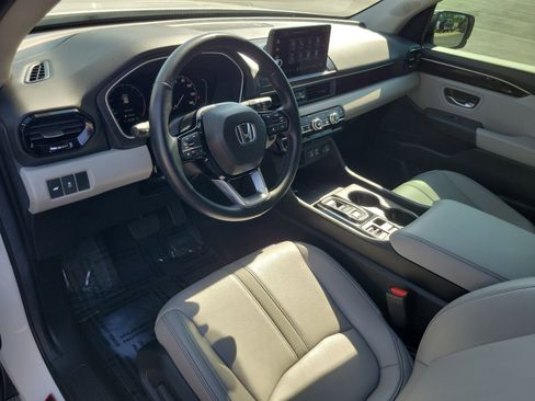 Used 2025 Honda Pilot EX-L image 18