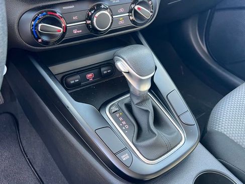 Certified 2022 Kia Soul LX w/ Technology Package image 18